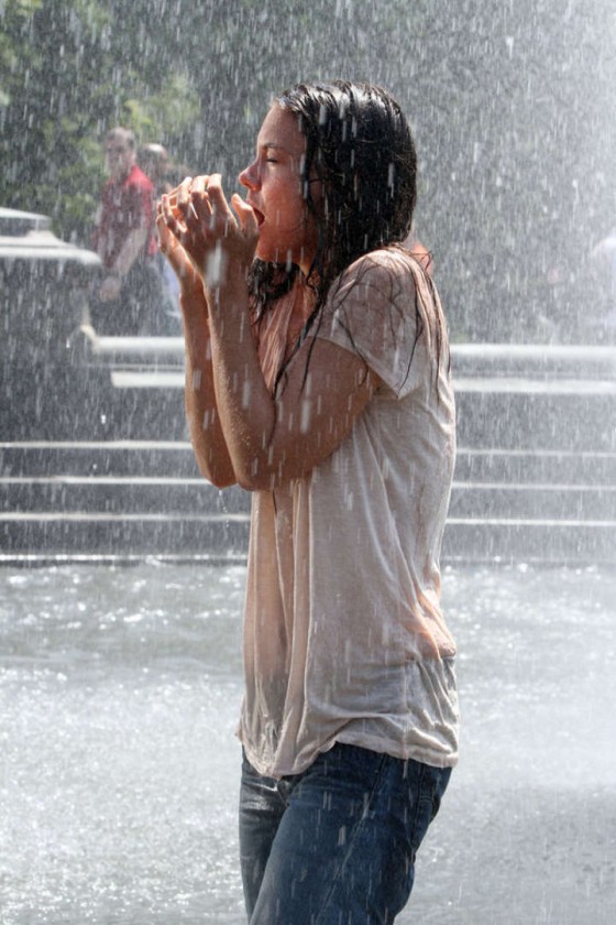 Katie Holmes Gets Soaking Wet Filming Mania Days In Nyc 03 – Gotceleb