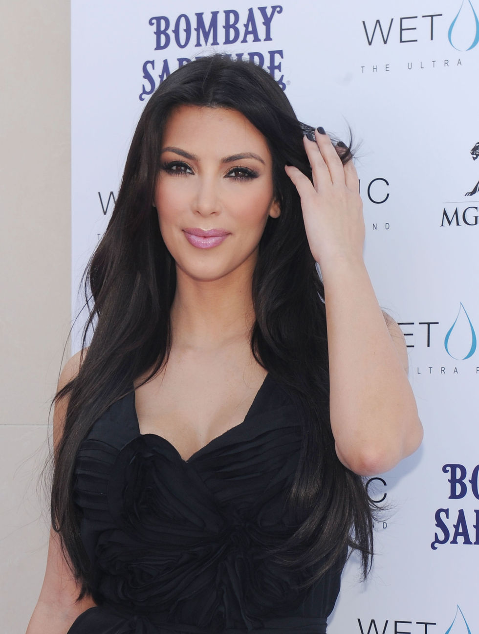 Kim Kardashian Kourtney Kardashian Birthday Party In Las Vegas 02 Gotceleb