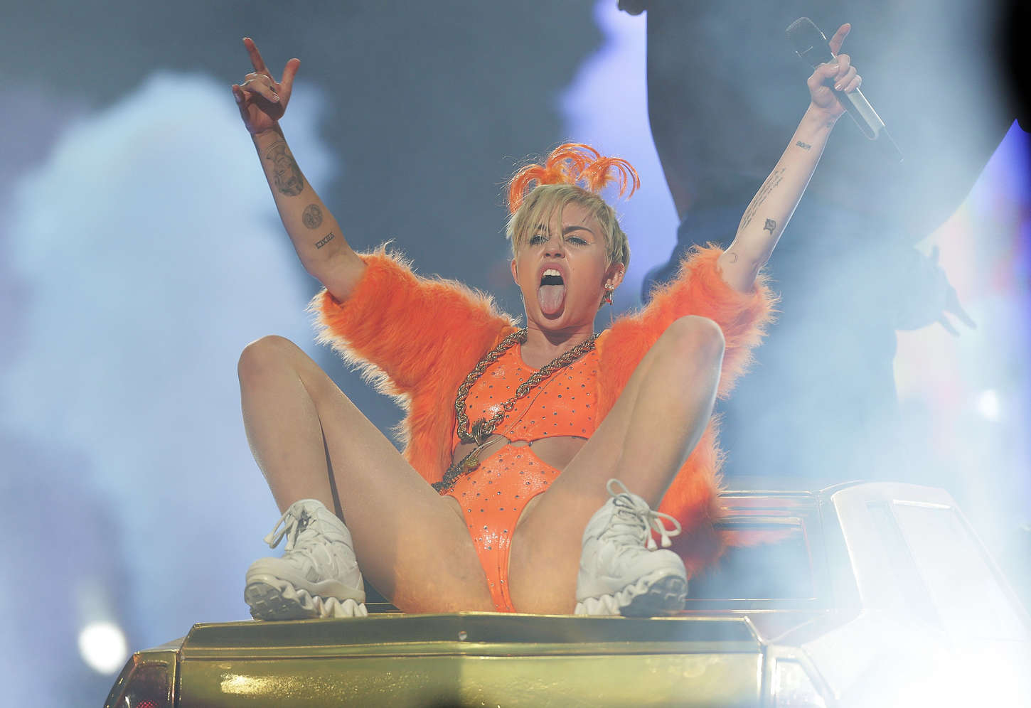 Miley cirus upskirt photo