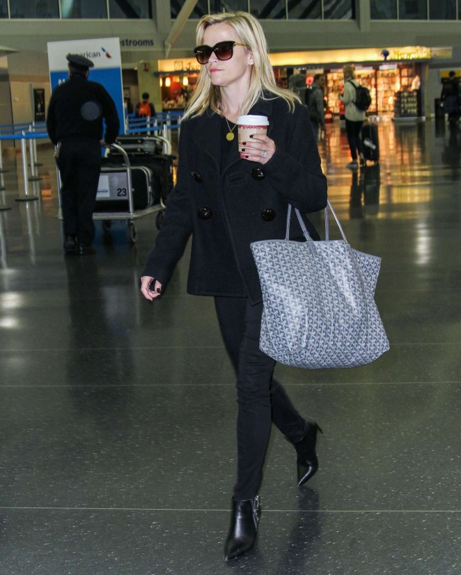 Reese-Witherspoon-at-JFK-Airpot--05-662x827.jpg