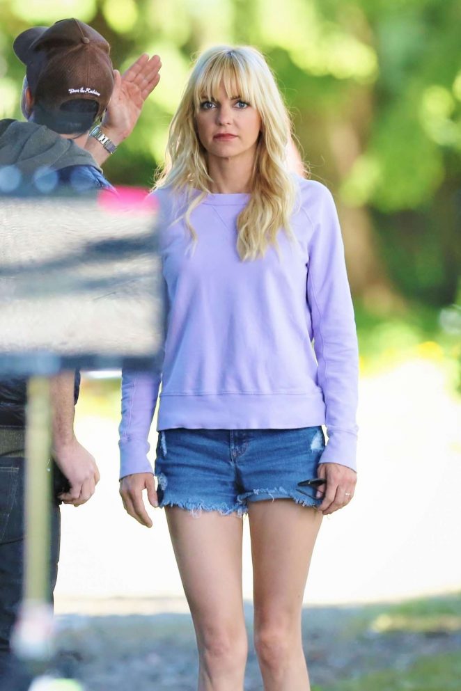 Anna Faris In Jeans Shorts On The Set Of Overboard Gotceleb 49796 The Best Porn Website 4434