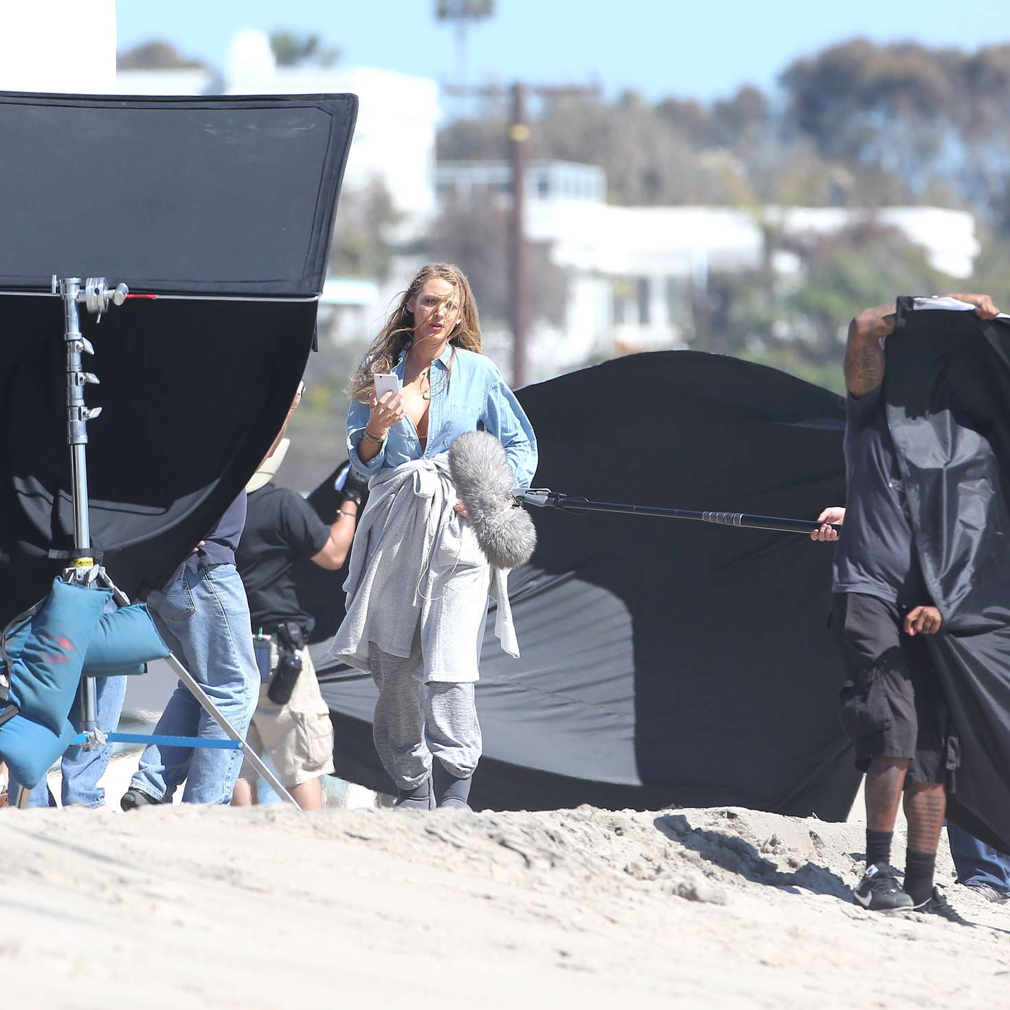 Blake Lively â€“ Filming Reshoots for The Shallows on the beach in Malibu