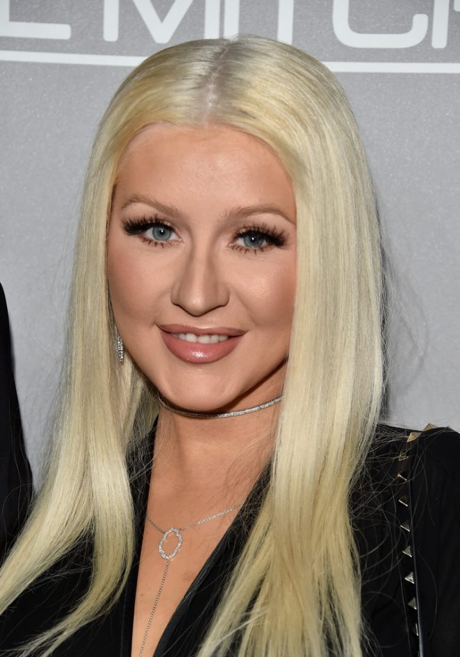 Christina-Aguilera:-2016-Baby2Baby-Gala--06-662x945.jpg