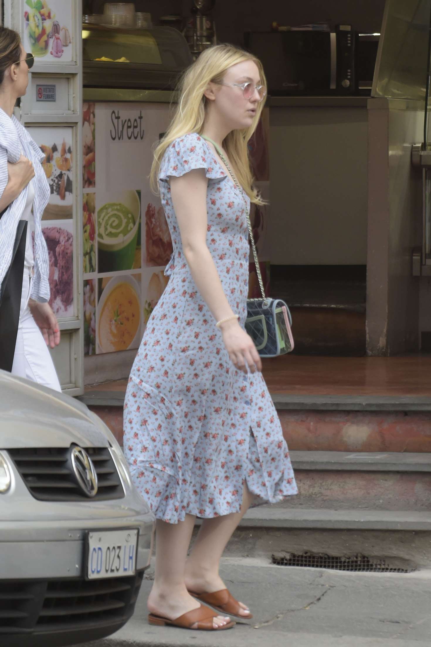 Dakota Fanning out in Rome