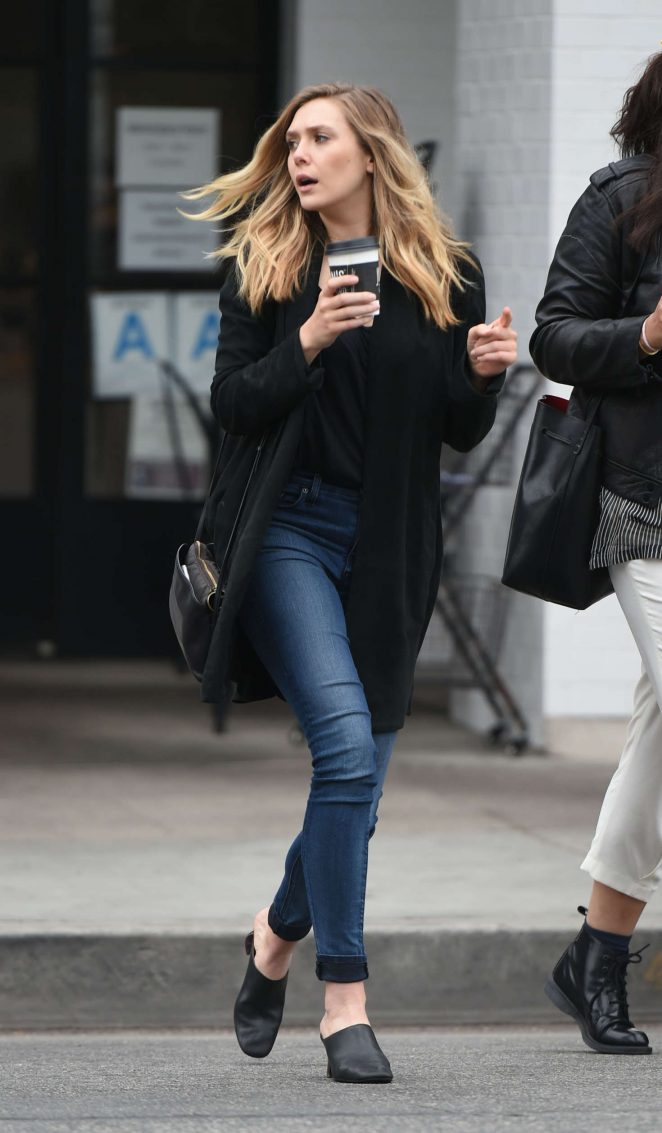 Elizabeth Olsen in Jeans -11 – GotCeleb