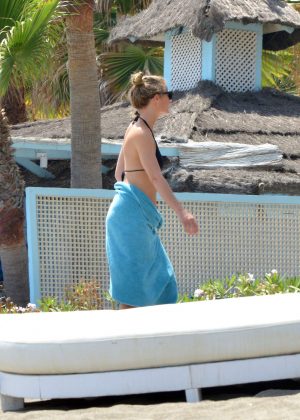 Gwyneth Paltrow In Black Bikini In Marbella Hot Sex Picture