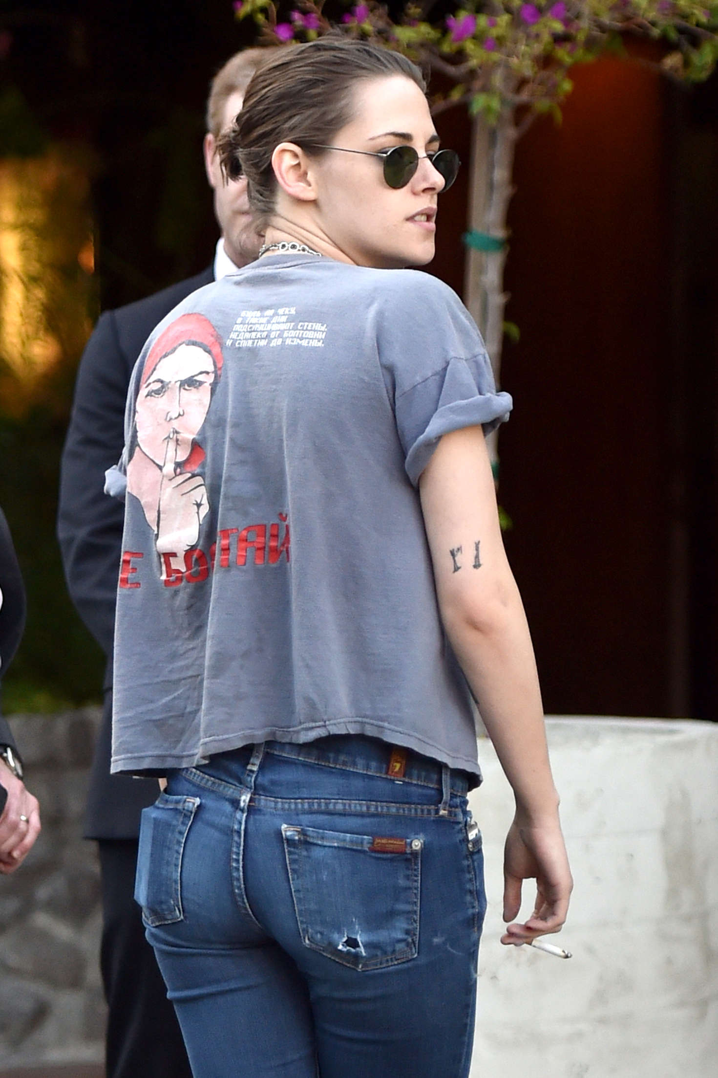 Kristen Stewart â€“ Leaves Lucyâ€™s El Adobe Cafe in Hollywood