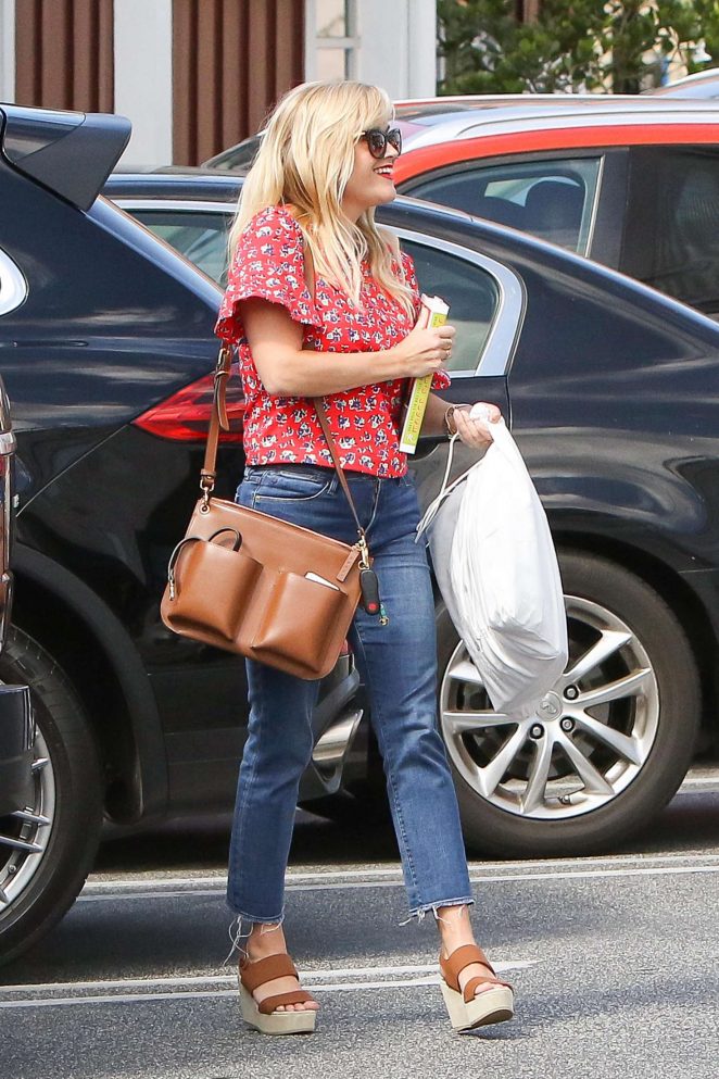 Reese-Witherspoon-in-Jeans--01-662x993.jpg