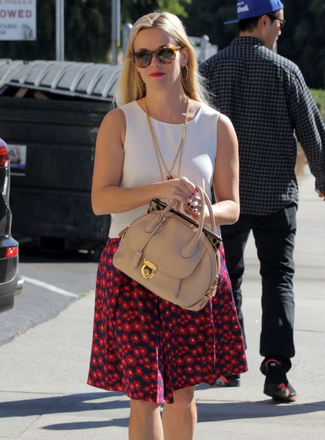 Reese-Witherspoon-out-in-Los-Angeles--04-662x894.jpg