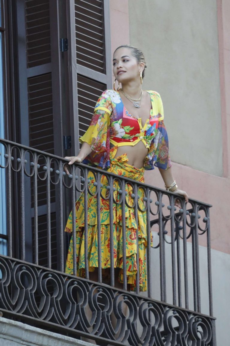 Rita Ora – Posing for her social networks on the balcony in Barcelona