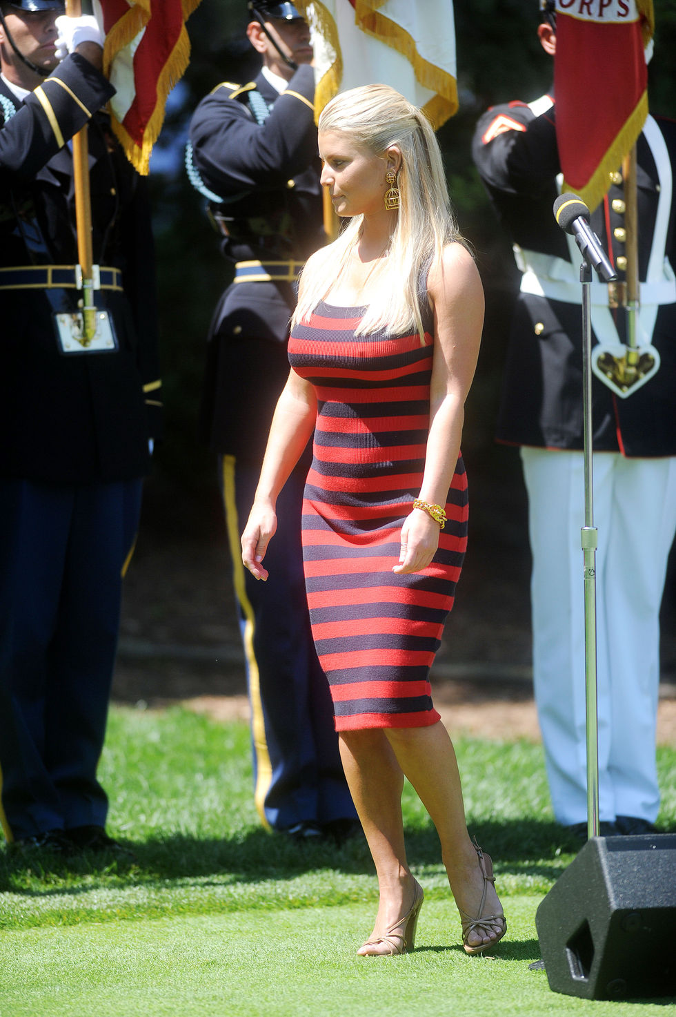 jessica-simpson-at-congressional-country-club-in-bethesda-15.jpg