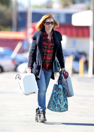 Alyson Hannigan in jeans Goes to an sewing class in Los Angeles