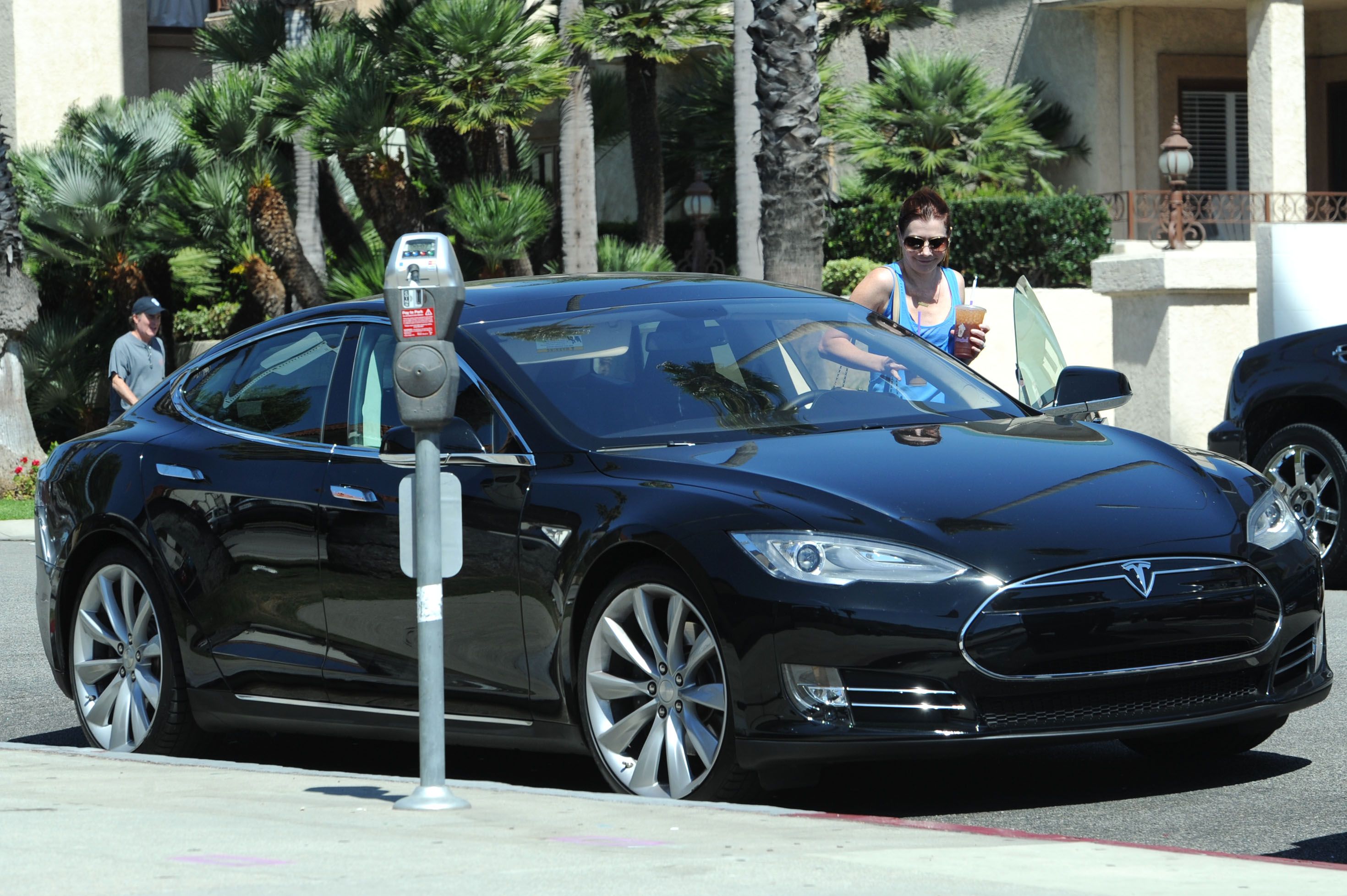 Alyson Hannigan shows off her electric Tesla car -01 | GotCeleb