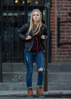 AnnaSophia Robb in Ripped Jeans Out in New York