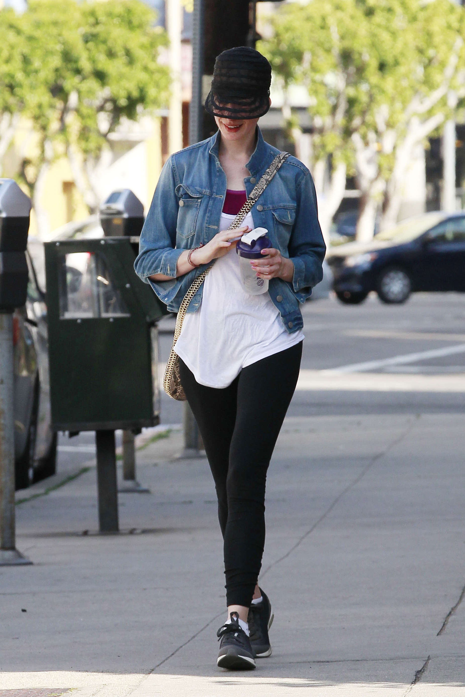 Anne Hathaway hits the gym in spandex-12 – GotCeleb