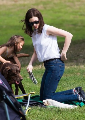 Anne Hathaway - On the set of "The Intern" In NYC