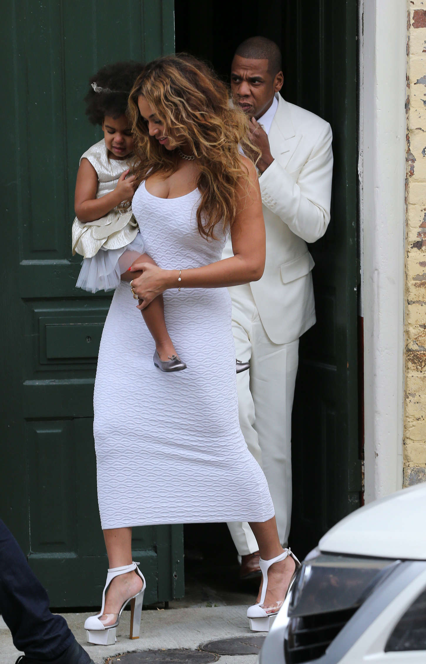 Beyonce 2014 : Beyonce in Tight White Dress -04