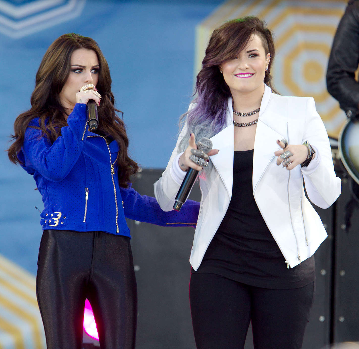 Cher Lloyd performing with Demi Lovato -23 | GotCeleb