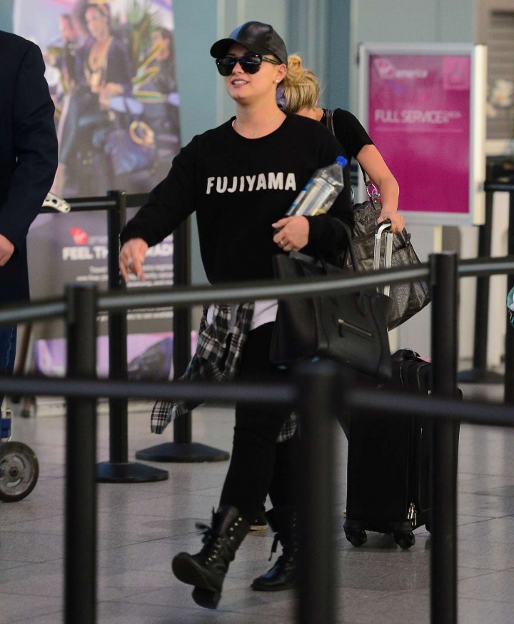 Index of /wp-content/uploads/celebrities/demi-lovato/jfk-airport-in-nyc