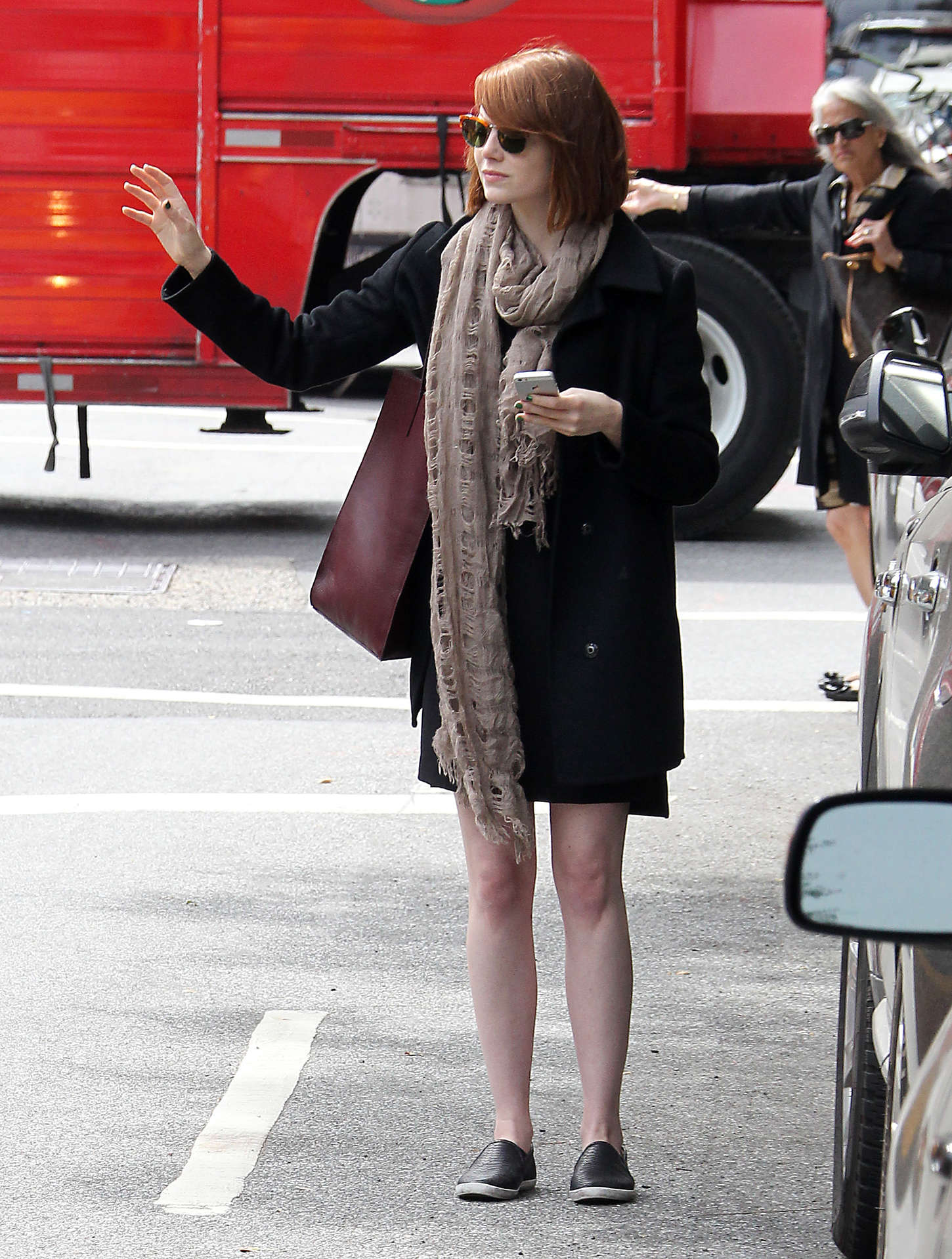 Emma Stone Show Her Legs 04 Gotceleb 