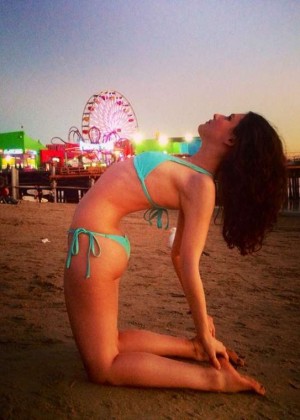 Erin Sanders – Bikini Yoga Action | GotCeleb
