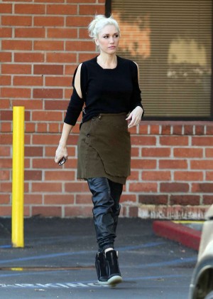 Gwen Stefani - Leaving A Medical Building In Los Angeles