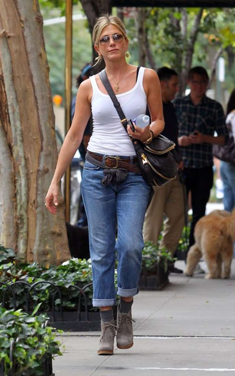 Jennifer Aniston 2011 : Jennifer Aniston – White T-Shirt Candids-01