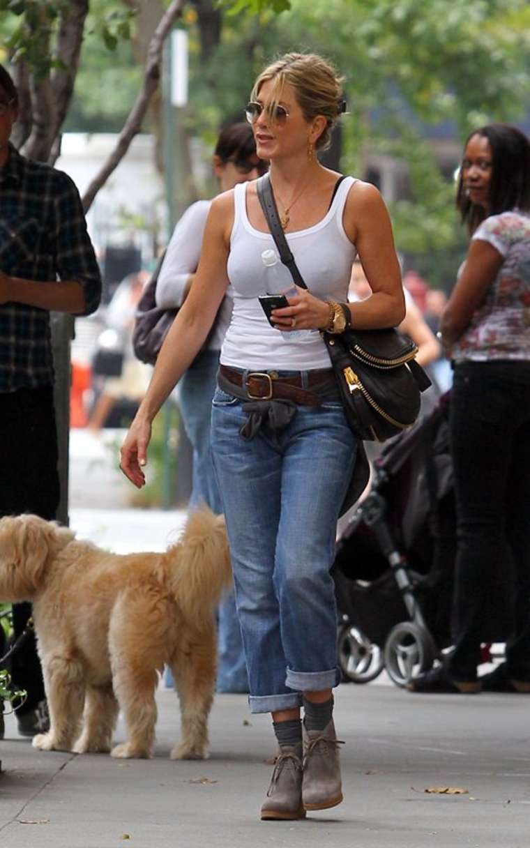 Jennifer Aniston 2011 : Jennifer Aniston – White T-Shirt Candids-02