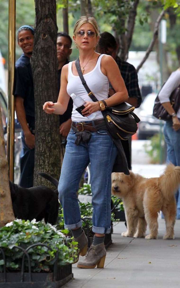 Jennifer Aniston 2011 : Jennifer Aniston – White T-Shirt Candids-03