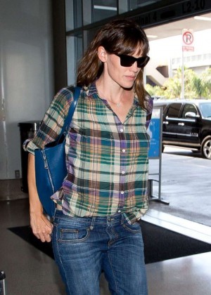 Jennifer Garner in Jeans at LAX