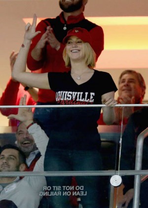 Jennifer Lawrence - Kentucky Wildcats Game at KFC YUM! Center in Louisville
