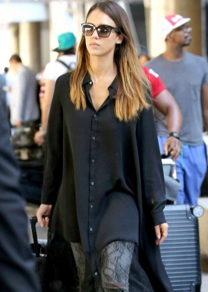 Jessica Alba - Arrives at Los Angeles International Airport
