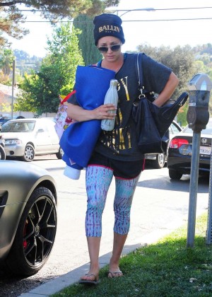 Kaley Cuoco in Spandex Leaves Her Yoga Class in LA