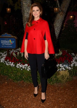 Maria Menounos - Brands 7th Annual Christmas Tree Lighting Show in Glendale