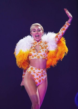 Miley Cyrus - Performs Live at Bangerz Tour in Melbourne, Australia