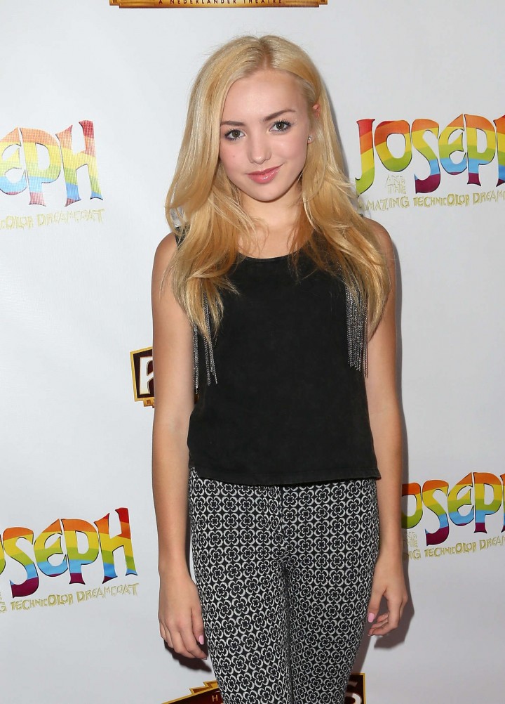 Peyton Roi List pants style -10 | GotCeleb