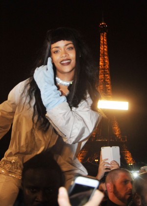 Rihanna - Filming in Paris