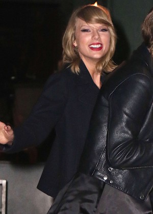 Taylor Swift - Heads to her apartment for her birthday in NYC