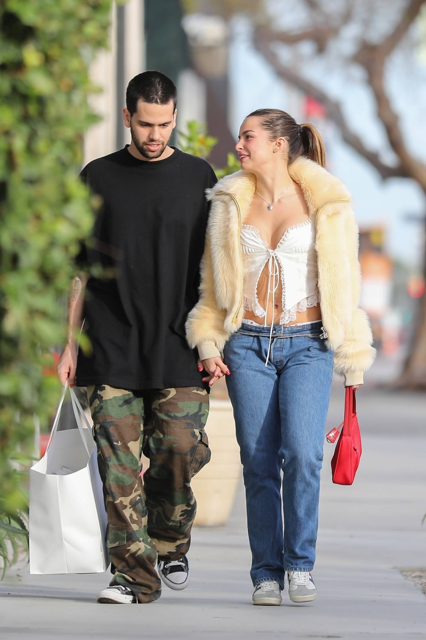 Addison Rae 2023 : Addison Rae – Shopping candids with her boyfriend Omer on Melrose Place in L.A-14