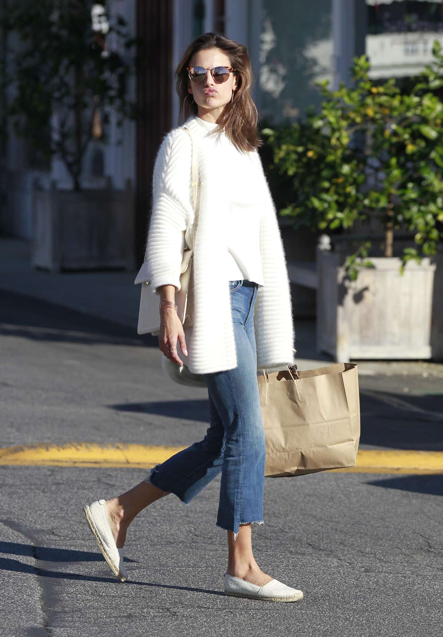 Alessandra Ambrosio Shopping In Brentwood 16 Gotceleb