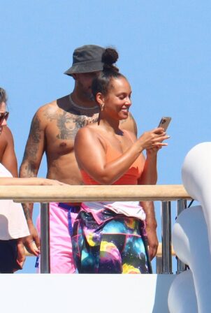 Alicia Keys - On a yacht with Swizz Beatz in the South of France