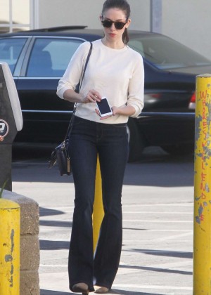 Alison Brie - Shopping in Los Angeles