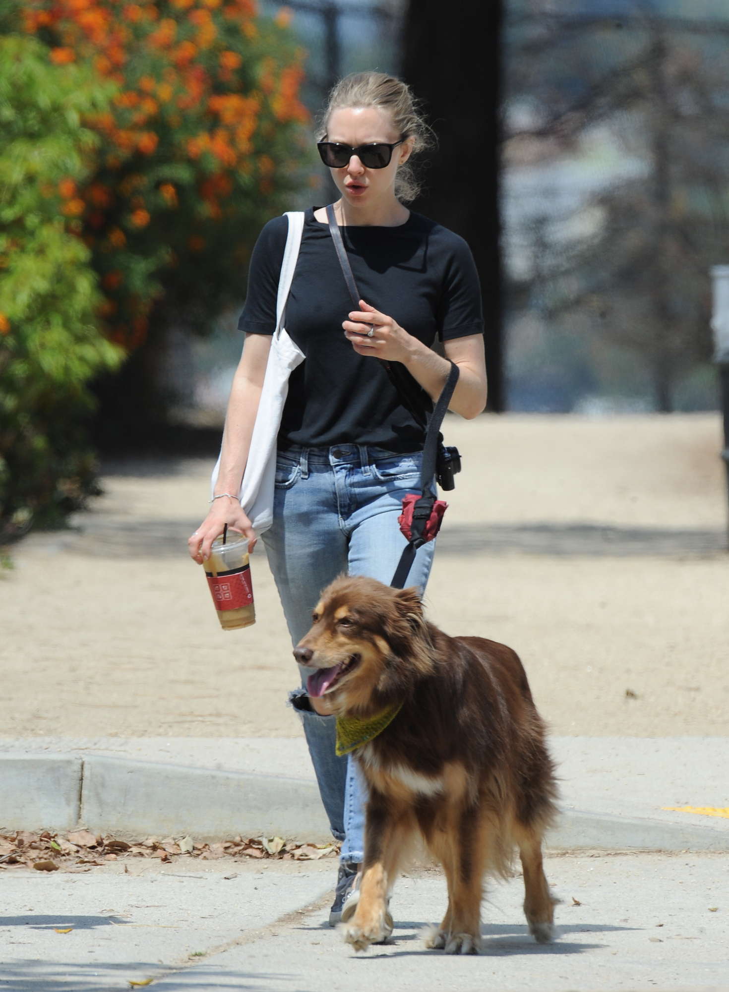 Amanda Seyfried in Ripped jeans -13 | GotCeleb