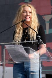Amber Heard - 4th Annual Women's March LA: Women Rising in Los Angeles