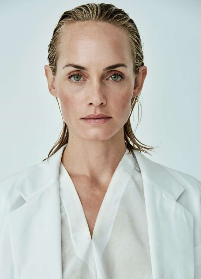 Next photo of Amber Valletta