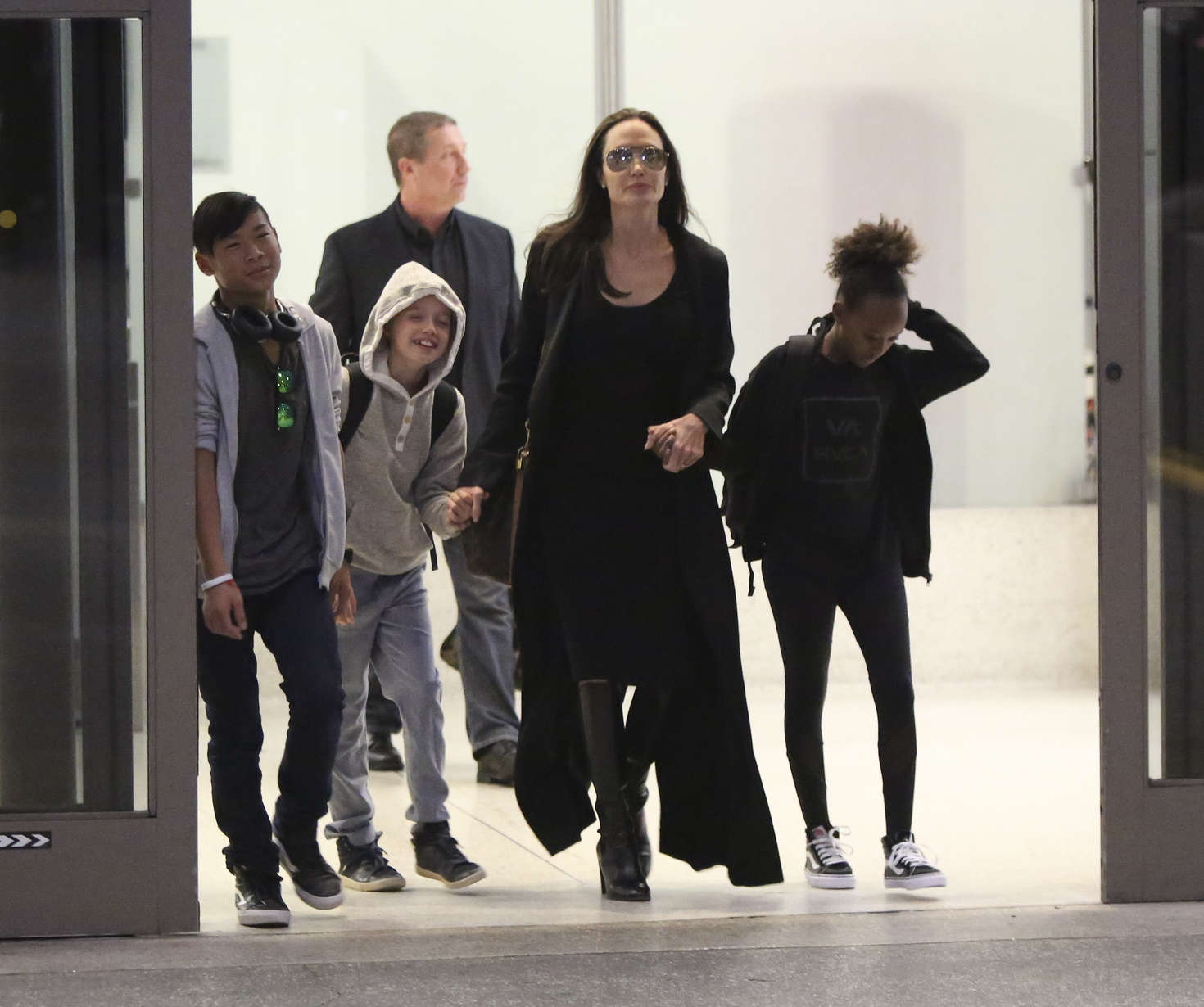 Angelina Jolie 2016 : Angelina Jolie Arrives at LAX Airport -12