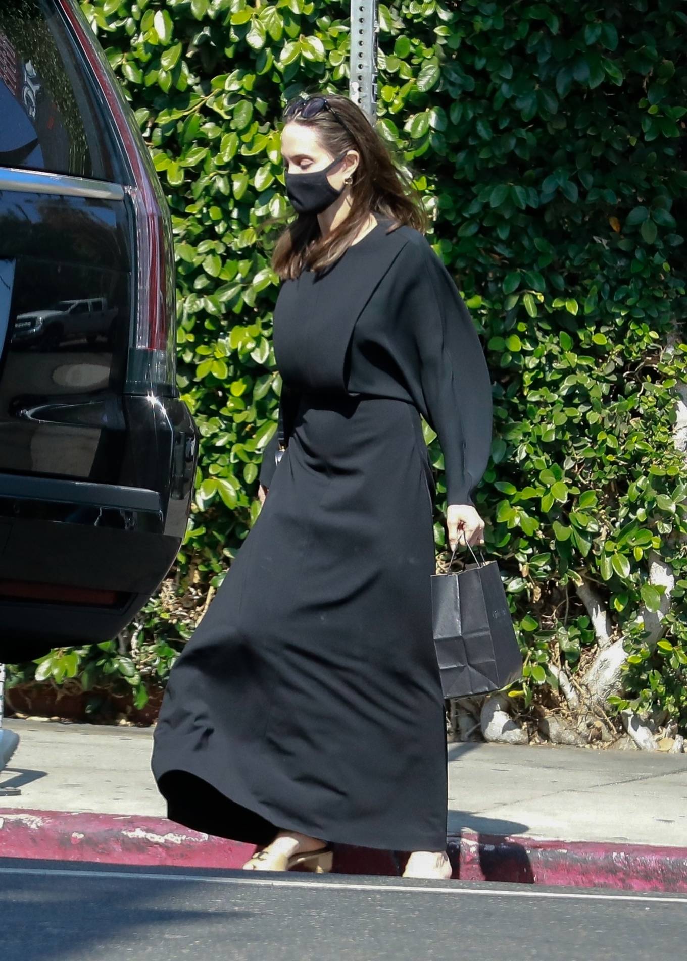 Angelina Jolie – Shopping in Los Feliz | GotCeleb