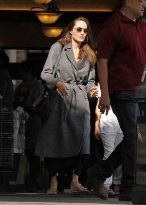 Angelina Jolie - Shopping with Vivienne in Los Feliz