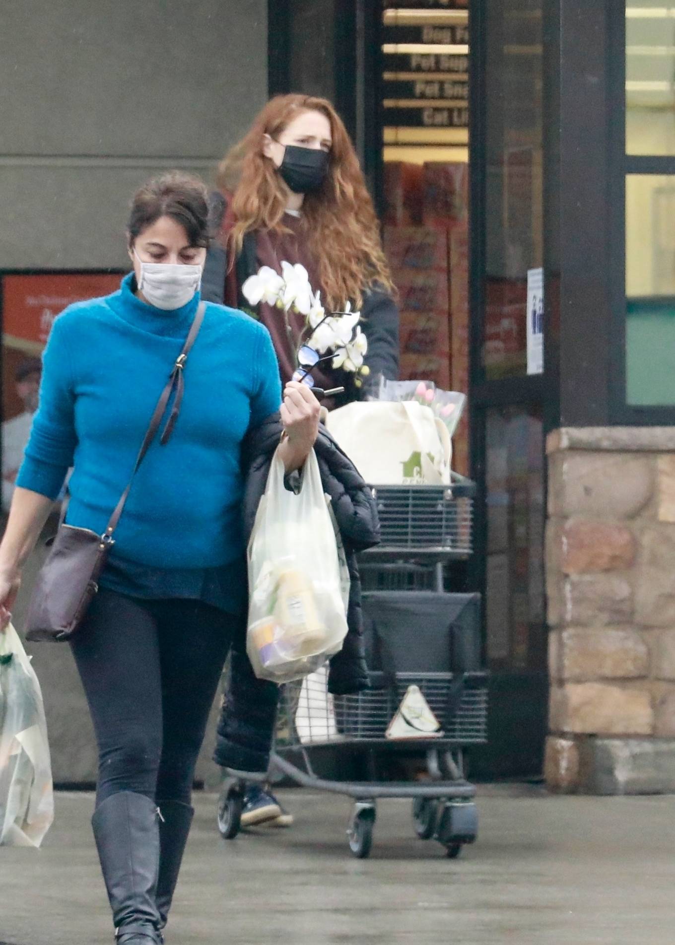 Anna Osceola - Grocery shopping at Gelsons Market in Los Feliz-13