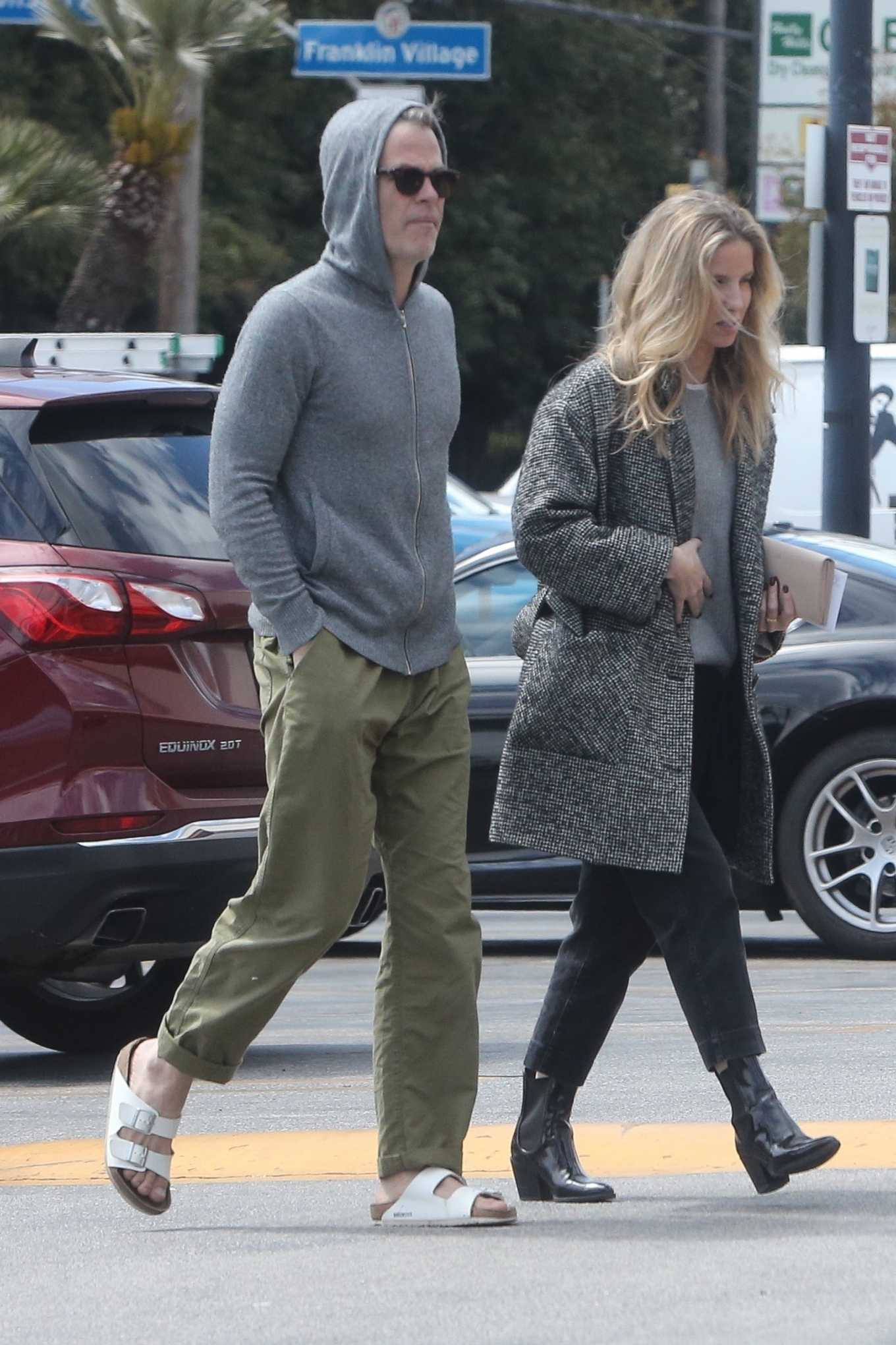 Annabelle Wallis amd Chris Pine -Shopping at a local market in Los